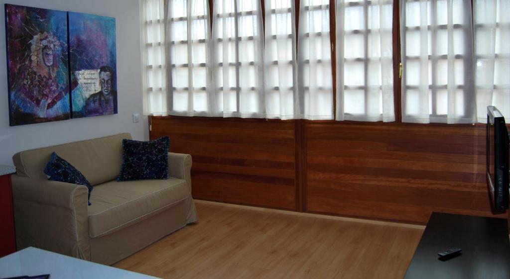 Apartamentos Plaza Mayor Llanes Szoba fotó